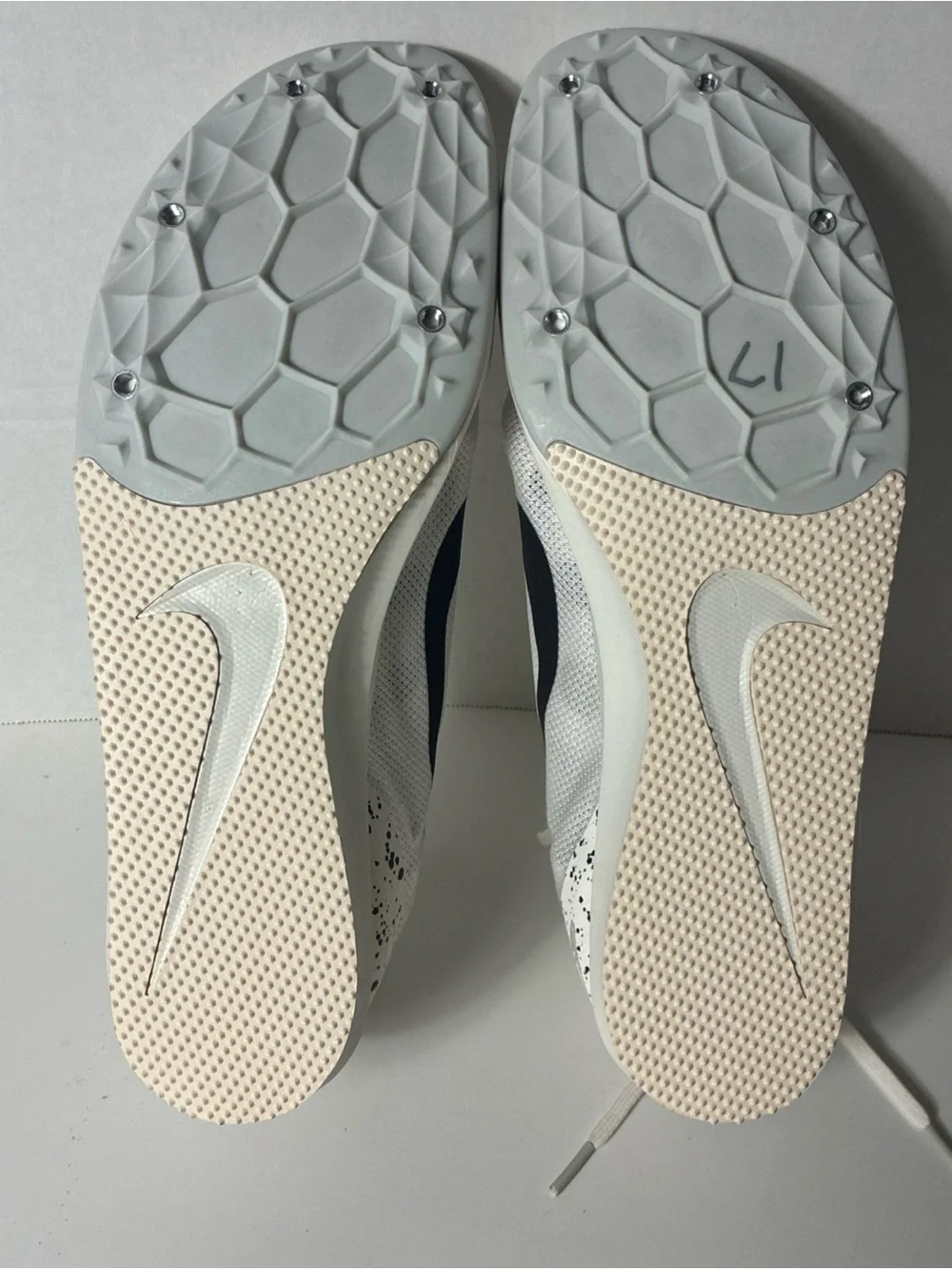 Nike Men's Cream/White Running Shoes with Black Swoosh and Speckle Size 15